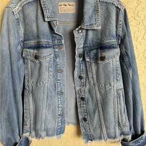 We The Free Women's Distressed Medium-Blue Denim Jacket Large